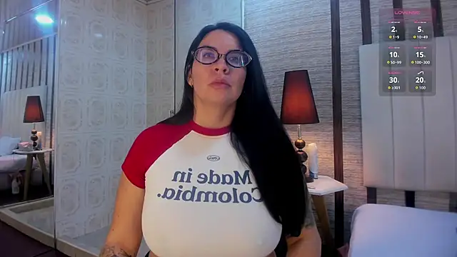 Živý XXX chat Hannah_Cross