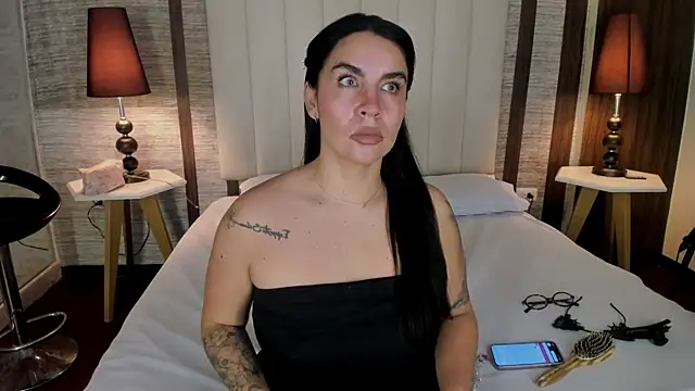 Hannah_Cross Chat XXX live