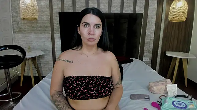 Chat XXX en directo de Hannah_Cross