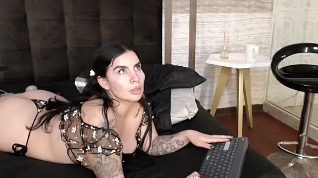 Hannah_Cross' Webcam Show