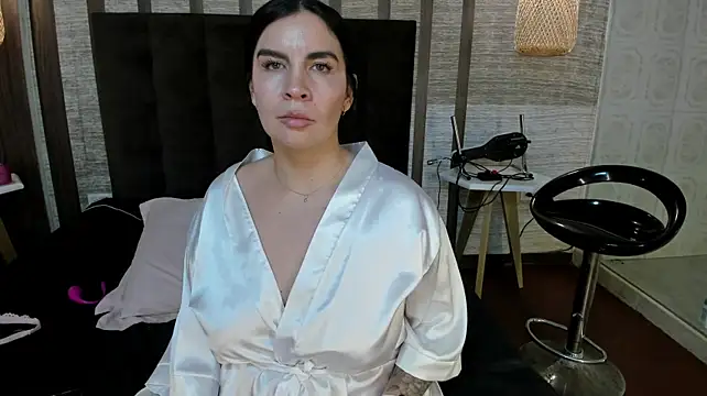 Hannah_Cross Chat XXX in diretta