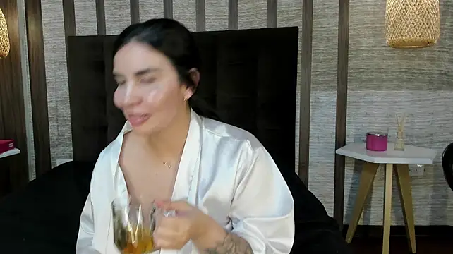 دردشة Hannah_Cross الجنسية المباشرة