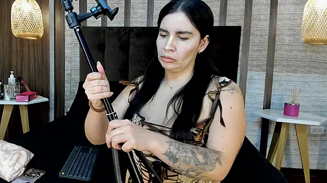 Chat +18 de Hannah_Cross ao vivo