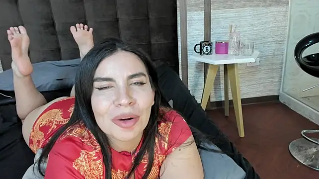 Hannah_Cross Adlı Modelin Canlı XXX Sohbeti