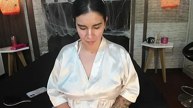 Hannah_Cross Show in webcam