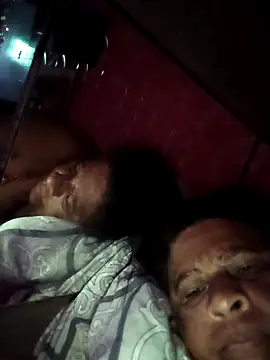 Rosabela04: διαδικτυακό σόου στην κάμερα