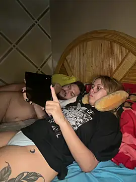 Show de coupleyys na webcam