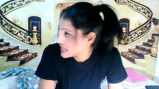 IndianSexcSmyle's Live XXX Chat