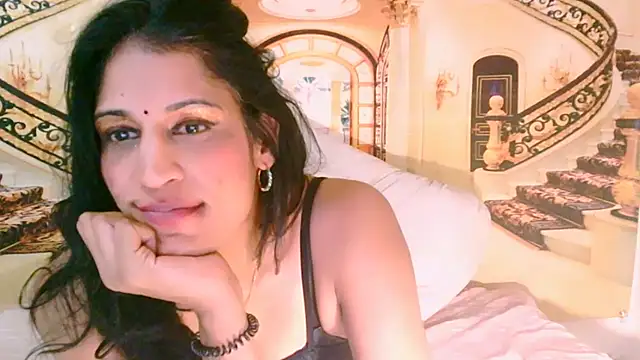 IndianSexcSmyle Adlı Modelin Canlı XXX Sohbeti