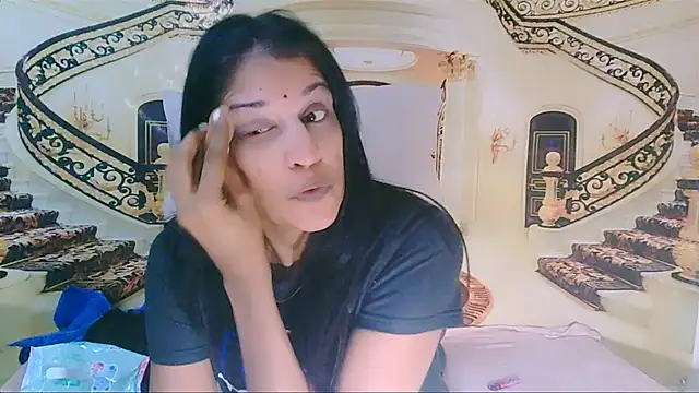 IndianSexcSmyle's Live XXX Chat