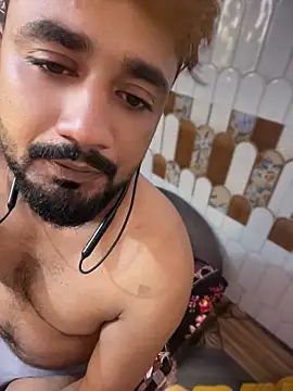 Dasiboy35: διαδικτυακό σόου στην κάμερα