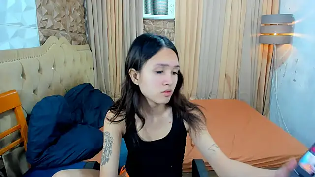 Pokazy przed kamerką – CandySweetCock