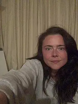 Chat +18 de Mia_Winters ao vivo