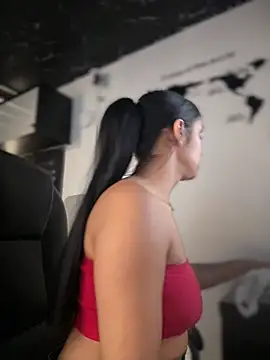 Isabella-Teen Adlı Modelin Canlı Sohbet Odası