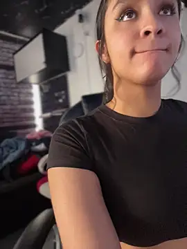 Isabella-Teen লাইভ চ্যাট রুম