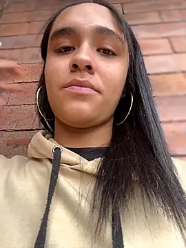 Isabella-Teen's Live XXX Chat
