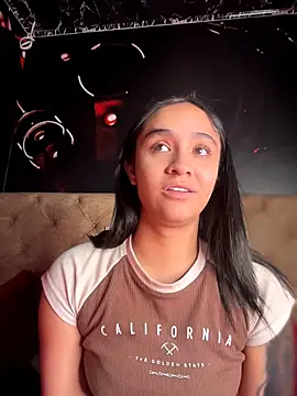 Isabella-Teen's Live XXX Chat