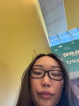 צ'אט XXX בשידור חי של trytomakememoam