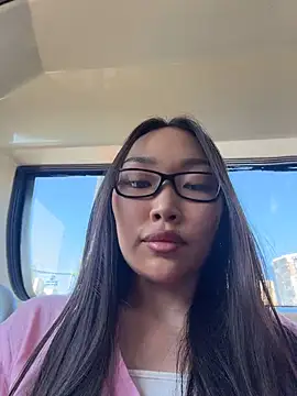 trytomakememoam Show in webcam
