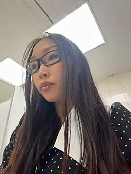 צ'אט XXX בשידור חי של trytomakememoam
