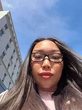 trytomakememoam Show in webcam