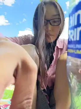 trytomakememoam Show in webcam