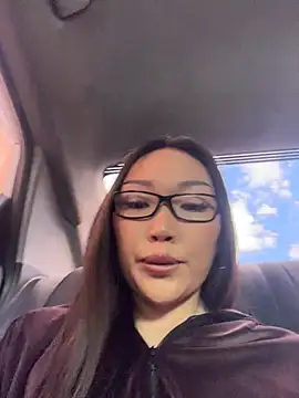 trytomakememoam Show in webcam