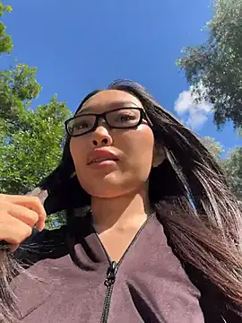trytomakememoam Show in webcam