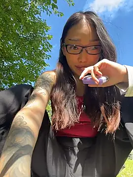 trytomakememoam Show in webcam