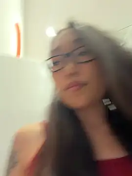 trytomakememoam Show in webcam