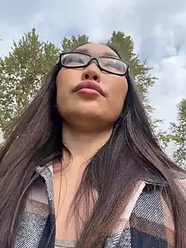 trytomakememoam Show in webcam