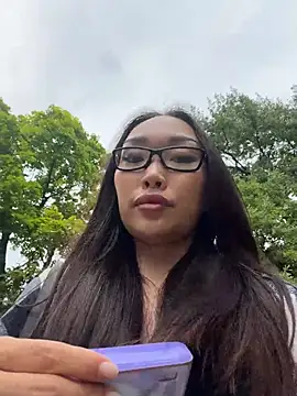 trytomakememoam Show in webcam