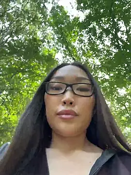trytomakememoam Show in webcam