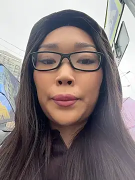 trytomakememoam Show in webcam