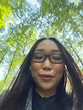 trytomakememoam Show in webcam