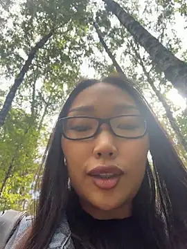 trytomakememoam Show in webcam