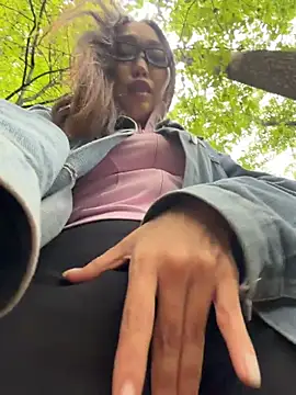 trytomakememoam Show in webcam