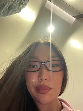 trytomakememoam Show in webcam