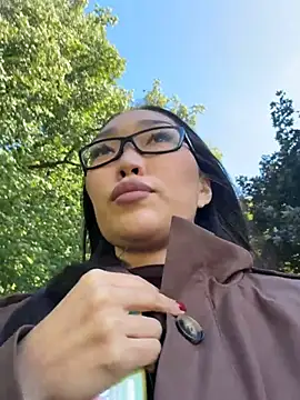 trytomakememoam Show in webcam