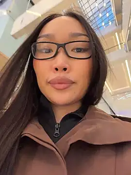 trytomakememoam Show in webcam