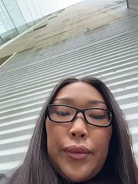 trytomakememoam Show in webcam