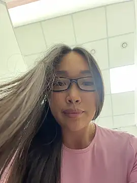 trytomakememoam Show in webcam