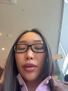 trytomakememoam Show in webcam