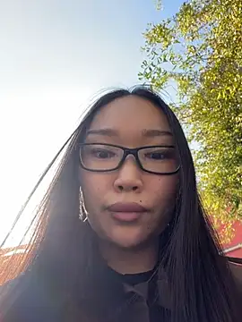 trytomakememoam Show in webcam