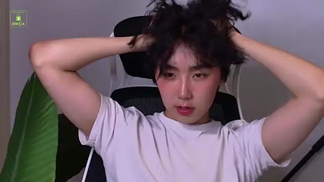 HeejinWang Show in webcam