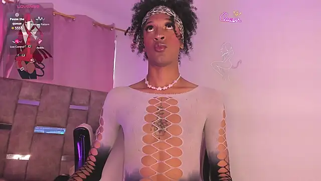 Mia_royaln Webbikameraesitys
