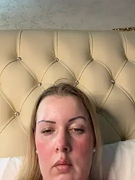 Piccolamonella29's Webcam Show