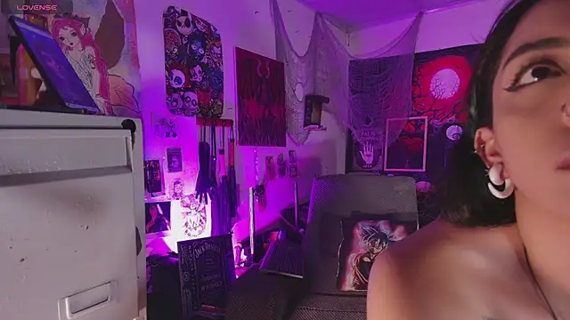 agathaaiko6's Live XXX Chat