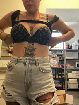 AmandaArt Show in webcam