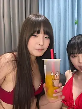 Онлайн чат XXX qiqi_x